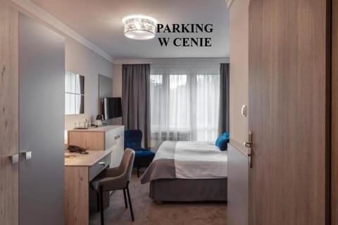Shower, wardrobe, air conditioner