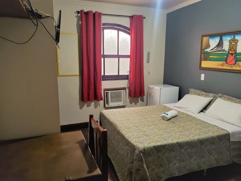 Bed, TV and multimedia, Decorative detail, Bedroom, air conditioner