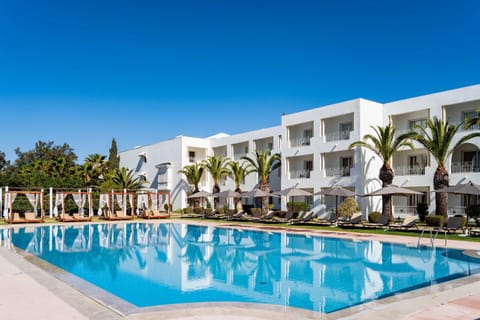 Solarium, Swimming pool, sunbed