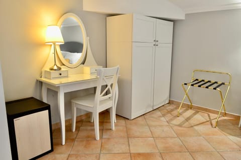 Photo of the whole room, hair dresser