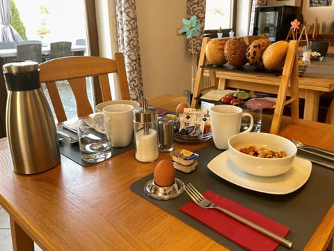 Breakfast, Continental breakfast