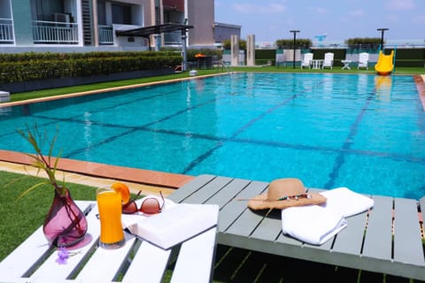 Swimming pool