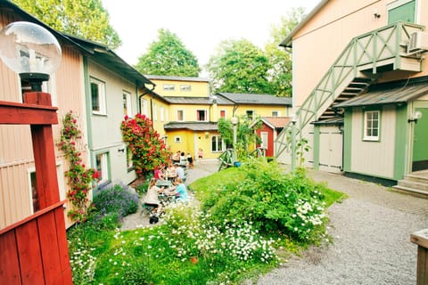 Garden, Area and facilities