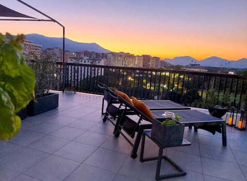Nearby landmark, Natural landscape, Golfcourse, View (from property/room), Balcony/Terrace, Living room, Other, Seating area, Tennis court, Hiking, Evening entertainment, Landmark view, Mountain view, Swimming pool, Sports, Sunset, locker, sunbed, wedding