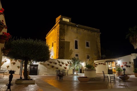 Patio, Facade/entrance