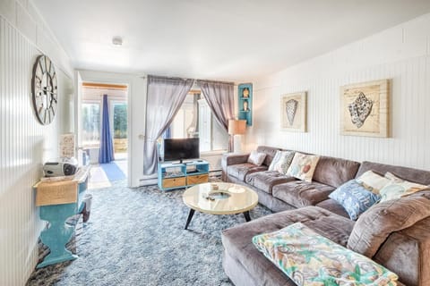 Waters Edge Condo Apartment in Ocean Shores