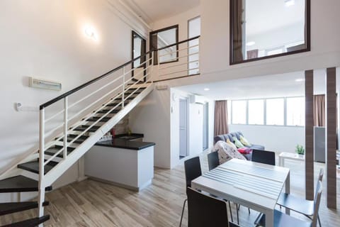 Kitchen or kitchenette, Living room, Seating area, Dining area