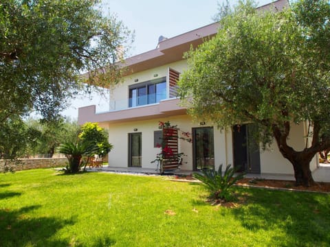 Property building, Facade/entrance, Garden