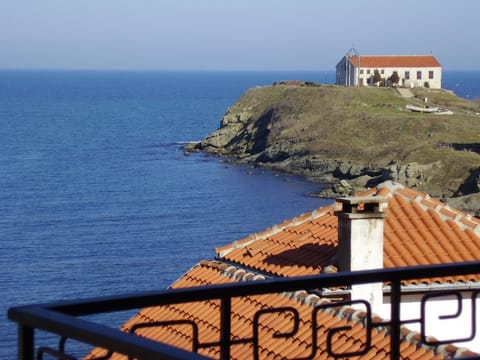 Nearby landmark, Natural landscape