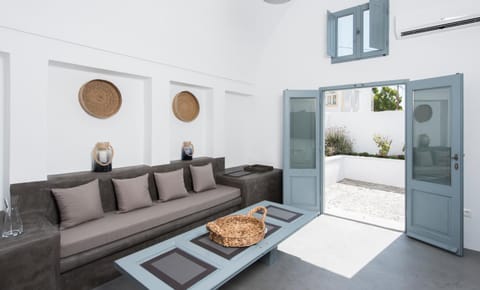 Living room, Lounge or bar