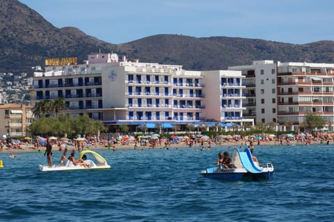 Property building, Nearby landmark, Day, Natural landscape, Activities, Beach, City view, Mountain view, Sea view, Swimming pool