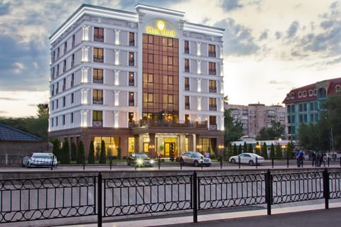 Property building, Facade/entrance, Bird's eye view