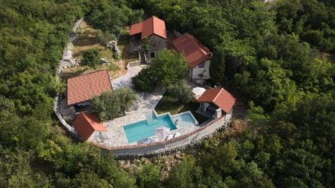 Property building, Natural landscape, Bird's eye view, Pool view, Area and facilities, Swimming pool