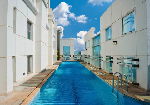 Day, Swimming pool