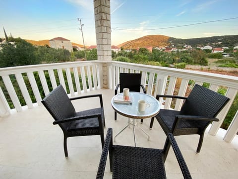 View (from property/room), Balcony/Terrace