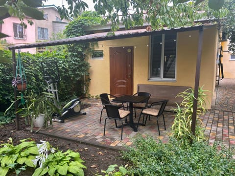 Property building, Patio, Day, Dining area, Garden view