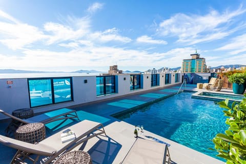 Swimming pool, sunbed