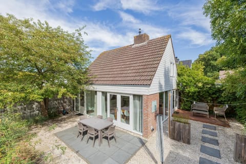Property building, Garden, Balcony/Terrace