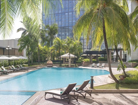 Restaurant/places to eat, Day, Pool view, Swimming pool, sunbed