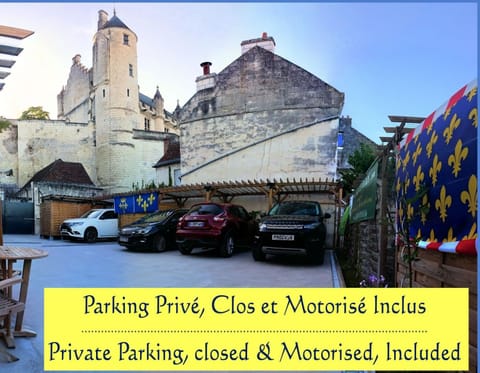 Nearby landmark, Restaurant/places to eat, On site, Area and facilities