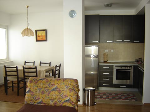 Kitchen or kitchenette, Living room