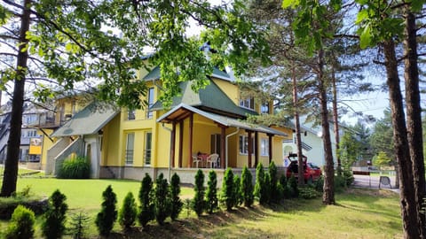 Property building, Spring, Day, Natural landscape, Garden, Garden view