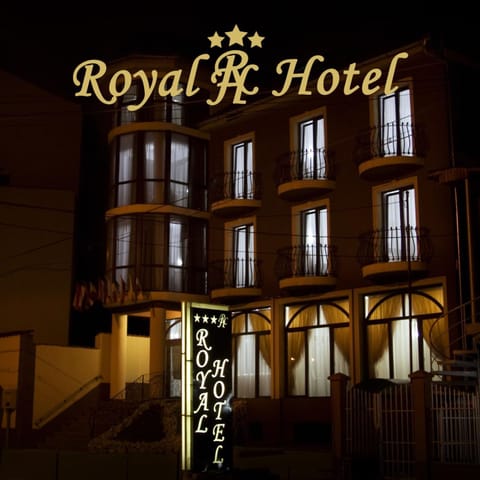 Property building, Restaurant/places to eat, Breakfast