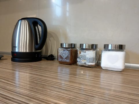 Coffee/tea facilities, Kitchen or kitchenette, Dining area, Area and facilities