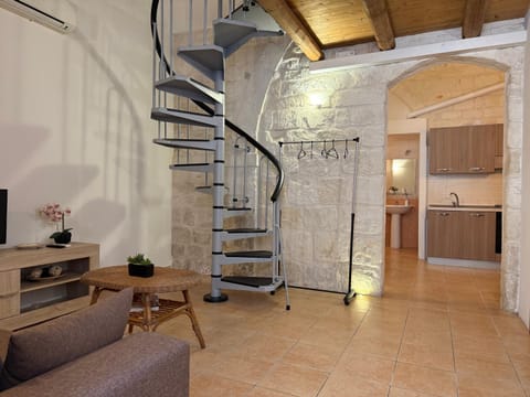 Facade/entrance, Bathroom, TV and multimedia, Kitchen or kitchenette, Living room, air conditioner