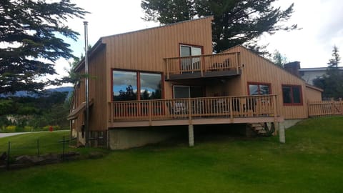 Property building, Patio, Spring, Summer, Garden, View (from property/room), Balcony/Terrace