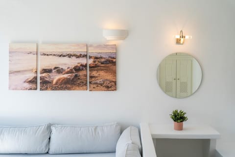 Enalion White Suites Oia Apartment in Oia