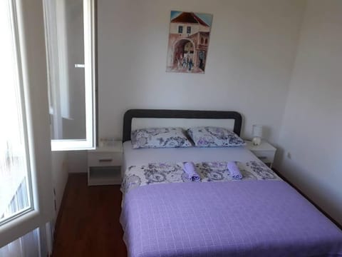 Bed, Photo of the whole room, Decorative detail, Bedroom
