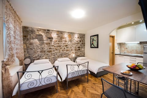 Bed, Kitchen or kitchenette, Living room, Bedroom