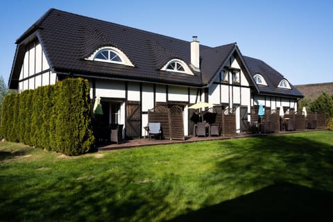 Property building, Day, Garden, Garden view