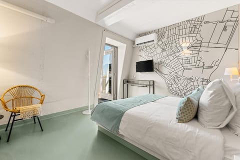 Bed, TV and multimedia, Photo of the whole room