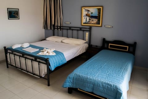 Christina Perlia Studios Apartment in Poros