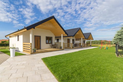 Property building, Day, Garden, Garden view