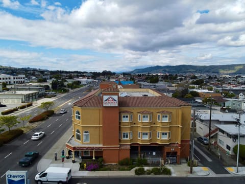 Gateway Inn and Suites San Francisco SFO Airport Hotel in San Bruno
