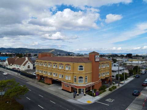 Gateway Inn and Suites San Francisco SFO Airport Hotel in San Bruno