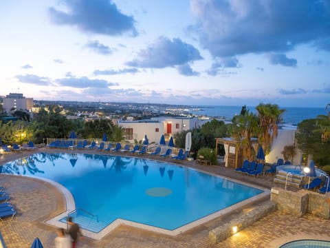 Pool view, Sea view, Swimming pool, sunbed