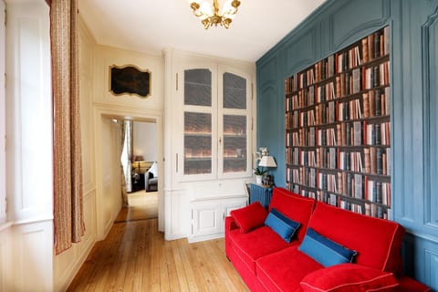 Library, Living room