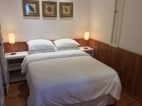 Property building, Bed, Photo of the whole room