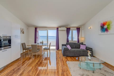 Living room, Sea view