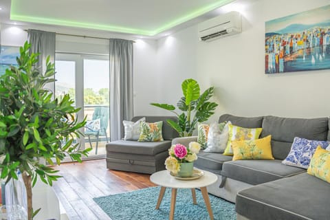 Communal lounge/ TV room, TV and multimedia, Living room, Seating area