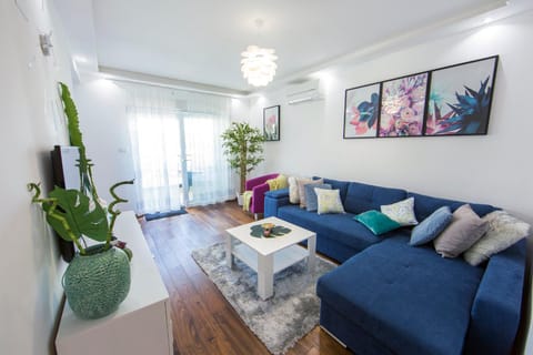 TV and multimedia, Balcony/Terrace, Living room