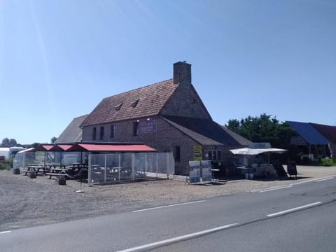 Restaurant/places to eat, Balcony/Terrace