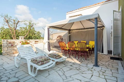 Property building, Patio, Garden, Balcony/Terrace, Balcony/Terrace