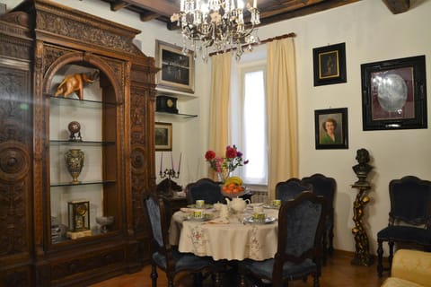 Communal lounge/ TV room, Living room, Continental breakfast, Buffet breakfast, Italian breakfast
