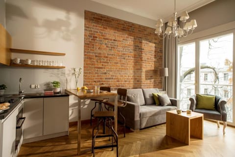 Kitchen or kitchenette, Photo of the whole room, Dining area