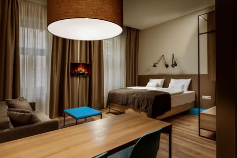 Bed, Living room, Photo of the whole room, Seating area, Bedroom